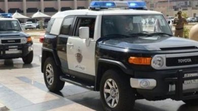 القبض على شخصين اعتديا على حارس الأمن داخل مجمع تجاري بمكة